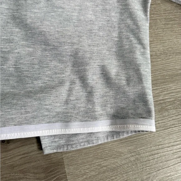 Lululemon Women’s Workout Top - Picture 2 of 6